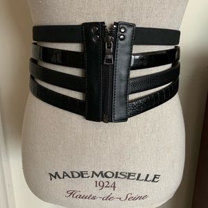 BCBGMAXAZRIA black corset belt.